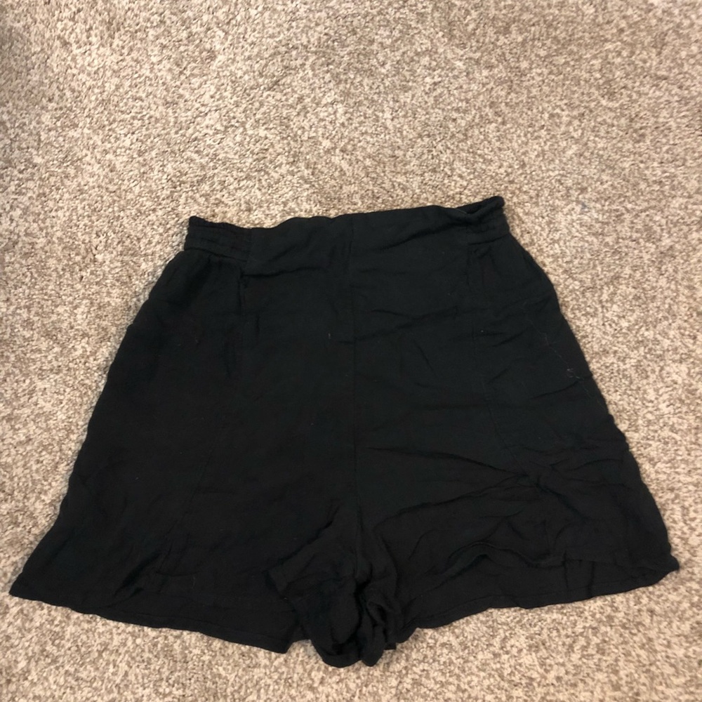 Black hollister shorts!